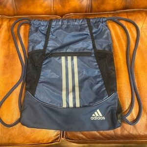 Adidas cinch bag in GUC